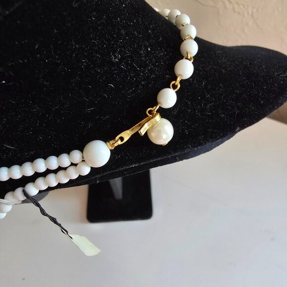 Vintage Faux Pearl,White, Gold Bead Choker Necklace Monet 15"- 18" - Picture 7 of 13